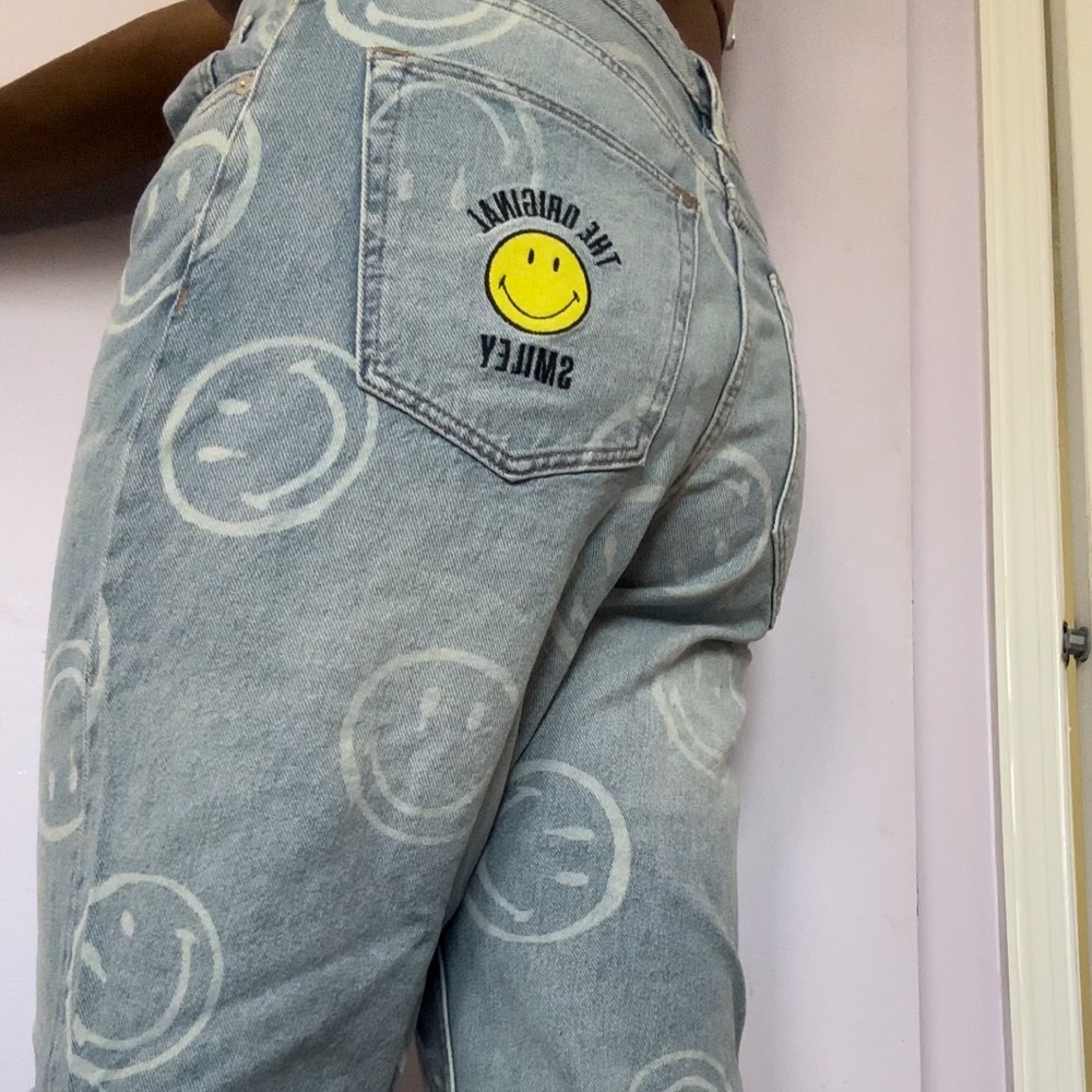 H&M x SMILEY RELAXED FIT LIGHT WASH JEANS WITH EMBROIDERY DETAIL